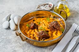 Казаречче с томлёной щекой и соусом из печёного перца