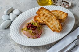 Пате из куриной печени с вареньем из вишни
