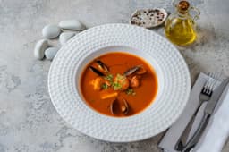 Томатный суп с морепродуктами